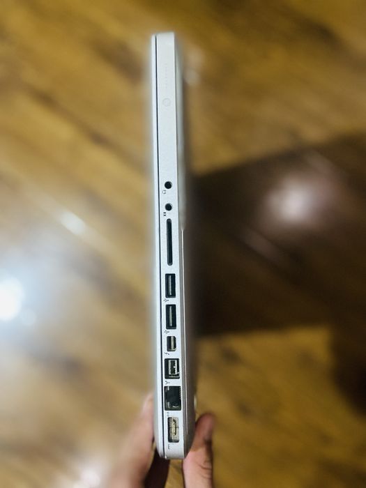 MacBook Pro (15.4 - inch, Late 2011)