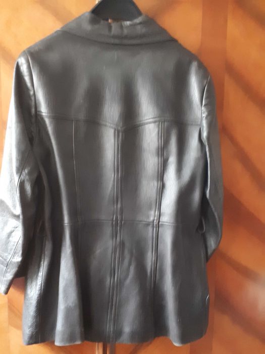 Haină  de damă  din piele naturală  50 lei