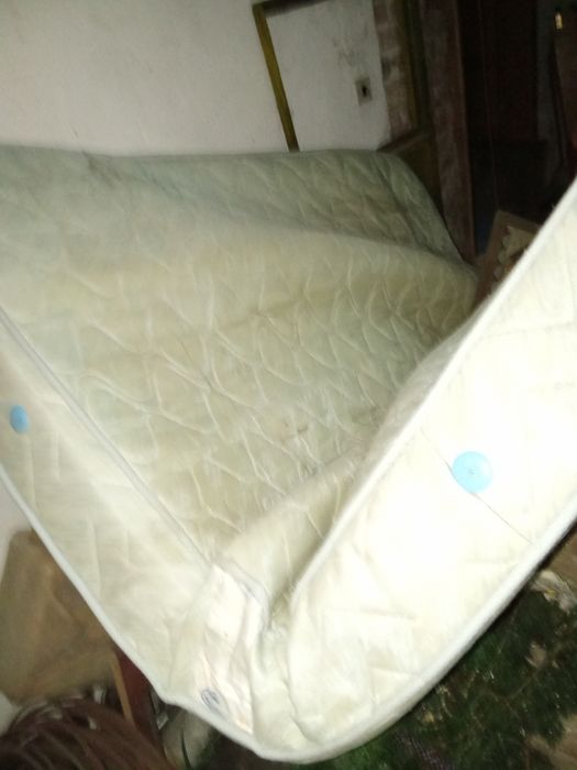 Saltea de pat utilizată