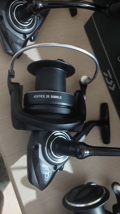 Set 4 mulinete feeder/crap daiwa 24 vertice 35, noi