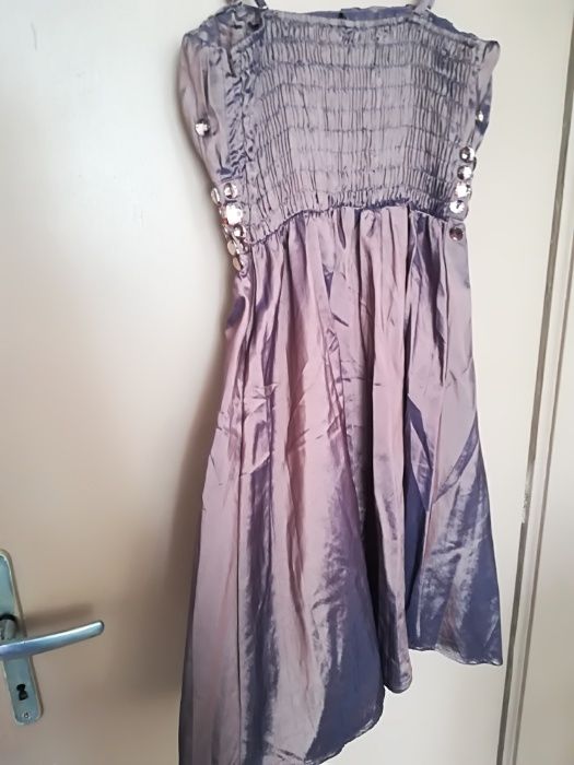 Елегантна рокля