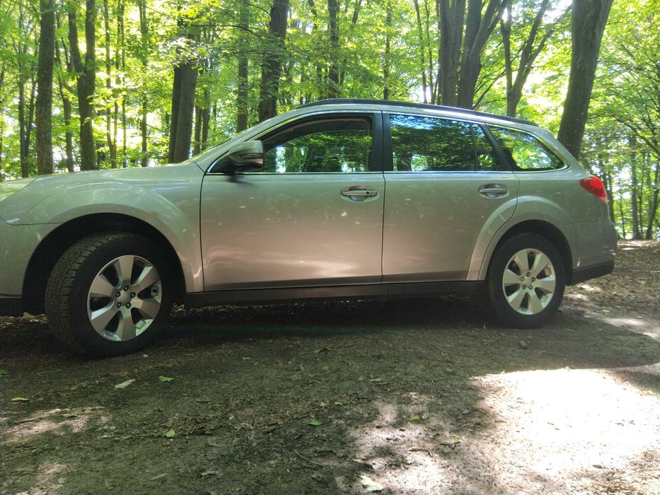 Subaru Outback diesel ,4x4 , 2010 .Stare foarte buna caros +mecanica.217000 km.certificati. Intretinuta anual la Subaru Belgia (documente) .