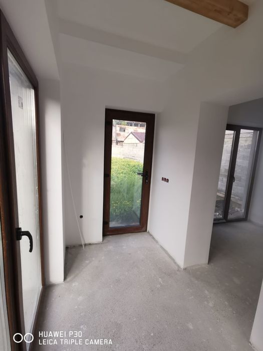 Casa si teren in Onesti/  Constructie noua, 4 camere, 2 bai, mansardă, beci/ Sat catolic (cartier 6 martie)
