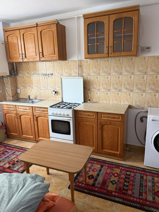Inchiriez apartament 2 camere Intre Lacuri