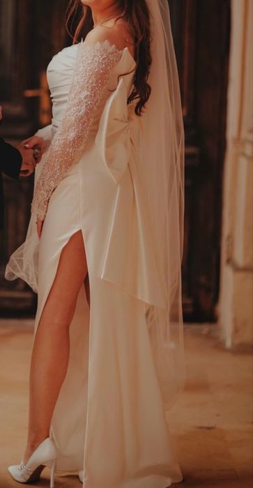 Rochie de mireasă unicat – impecabilă, cu voal și trena detașabilă