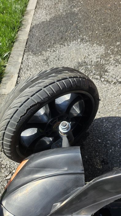 Mașina cu pedale - volan înlocuit cu ghidon