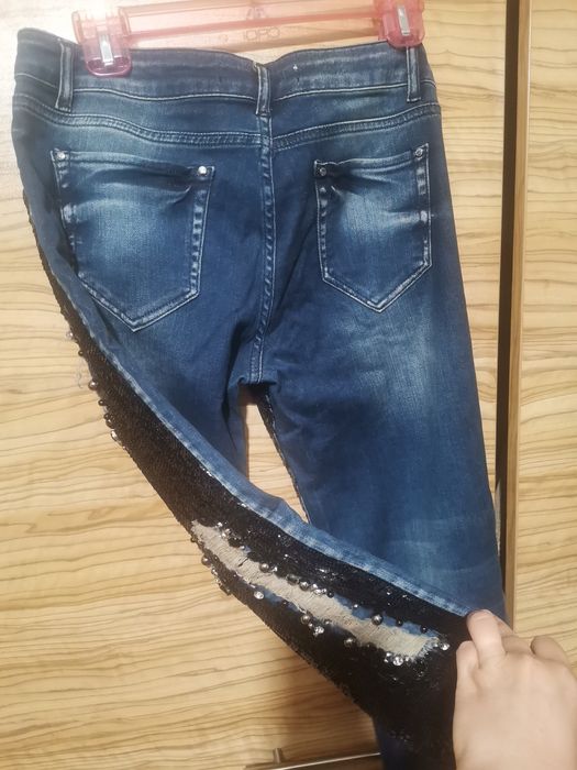 Дънки с пайети и камъни