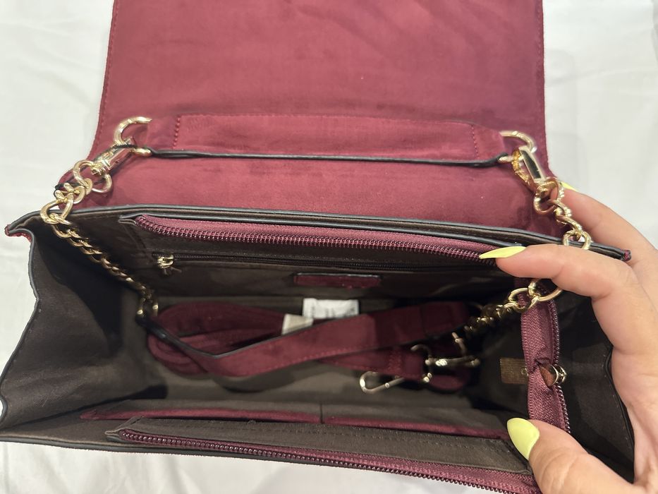 Дамски чанти  в цвят ,,хромово зелено” и ,,перлено рубиненочервено”