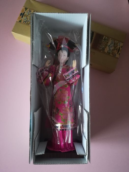 Сувенирная (кукла)