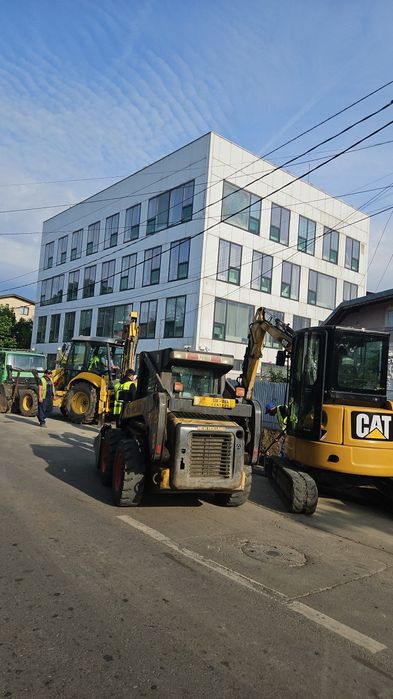 Închiriez Excavator - buldoexcavator - bobcat- camion 8x4