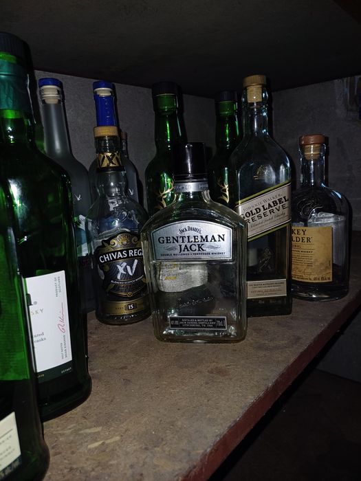 Бутилки уиски водка Glenfiddich Grey goose