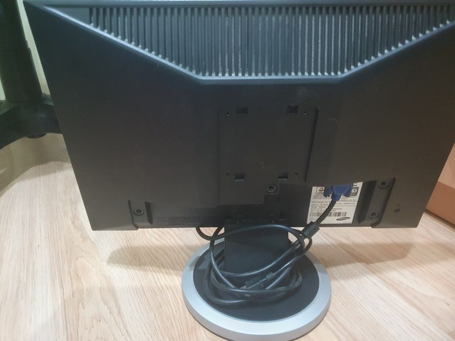 Монитор Samsung (SyncMaster) торг уместен