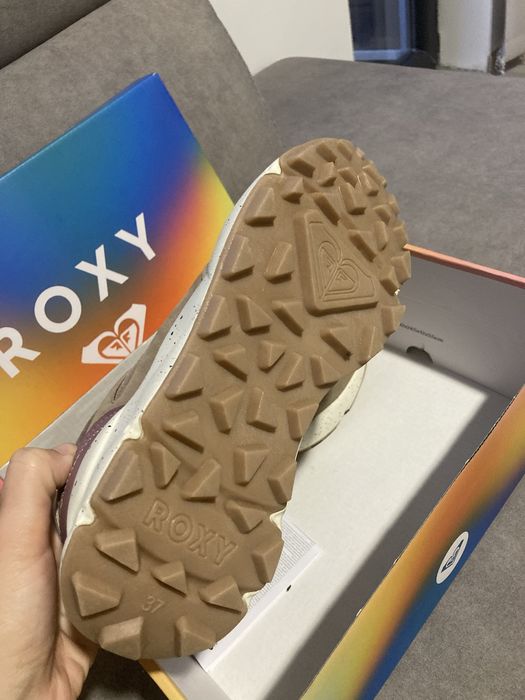 Маратонки нови Roxy