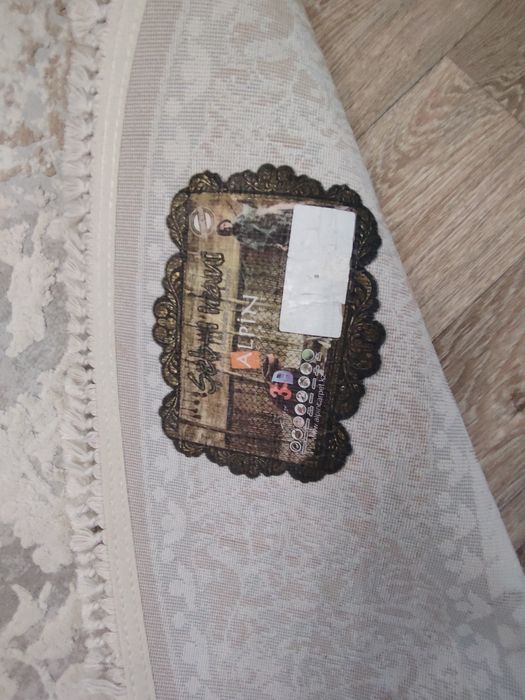 Светлый овальный ковер!