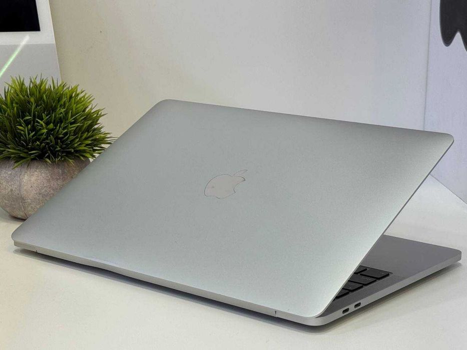 б/у MacBook Pro 13-inch Quad Core i7 / 16Gb / 512Gb Silver