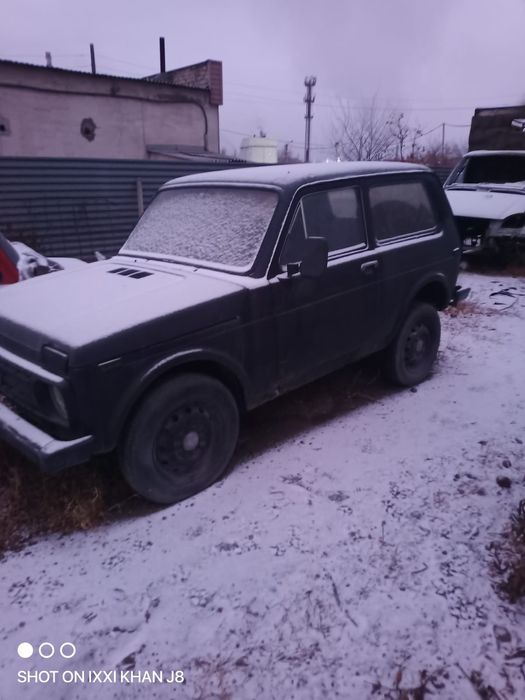 Продам ниву. Срочно чистая кз   возможен. Торг