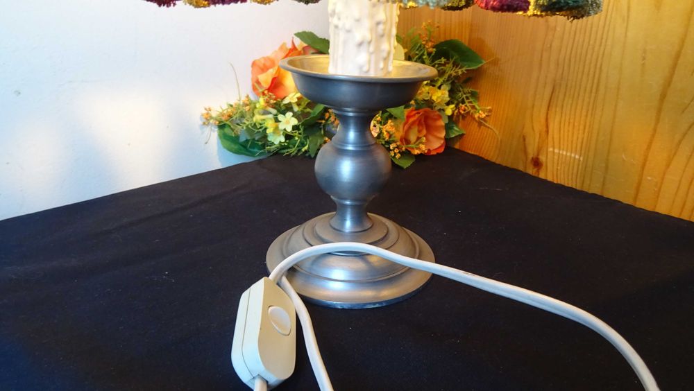 Настолна лампа вентидж маркирана, естествена кожа  и метална основа.