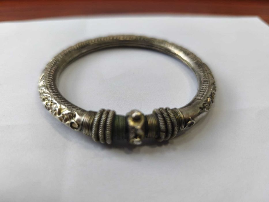 Bratara de argint veche cu model floral