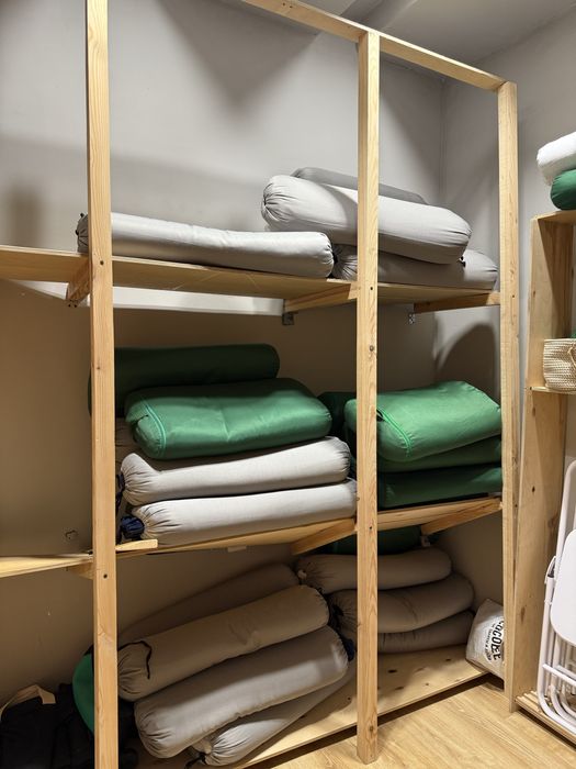 Инвентарь для йоги