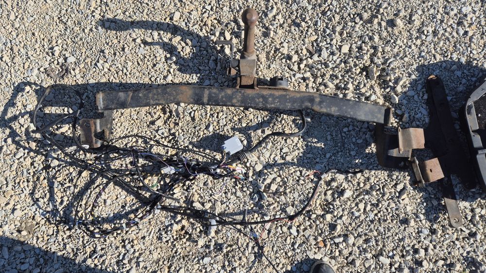 Оригинални Тегличи за Тойота Авенсис  Т25 Комби 2003- 2007г