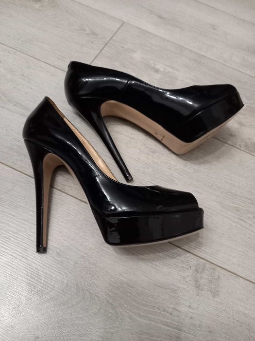 Musette-елегантни обувки на висок ток