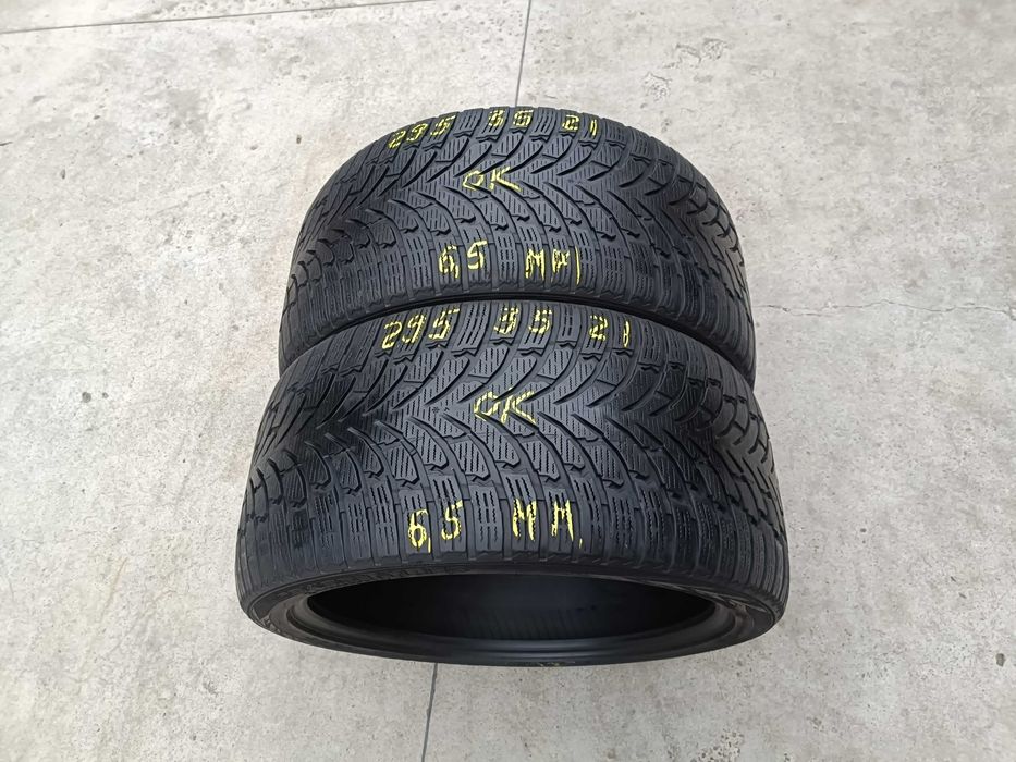 Doua anvelope iarna 295 35 21 nokian wr suv4 profil de 6,5 mm