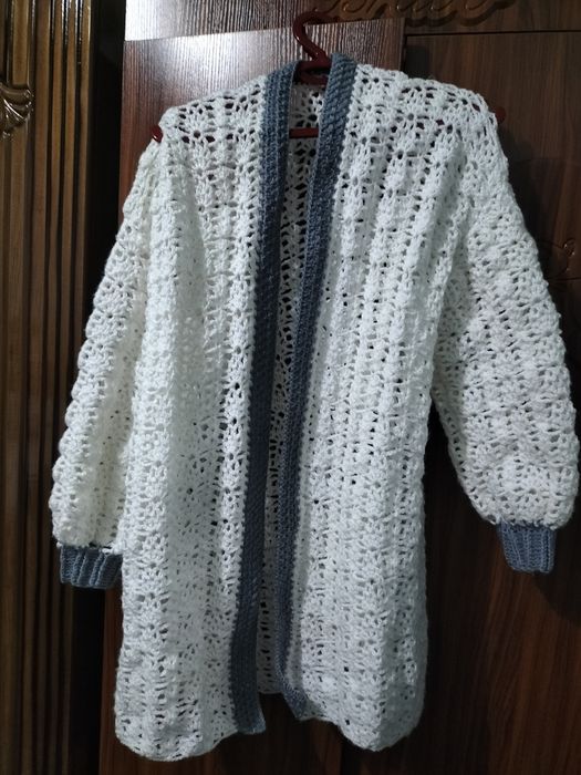 Qolda to'qilgan kardigan