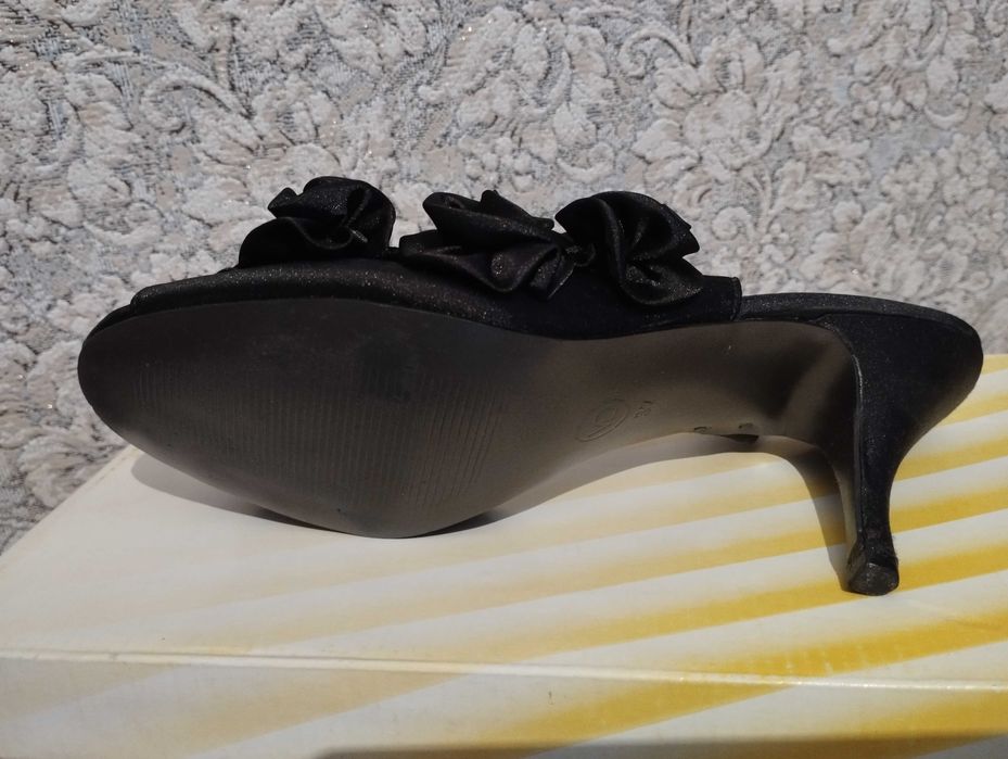 Босоножки женские