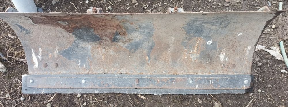 Vând plug ,zăpadă ,pământ ,nisip ,gunoi grajd,nivelare gazon ,etc