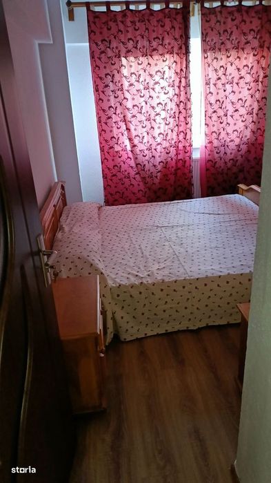 Inchiriez 3 camere Grivitei pet friendly cu parcare