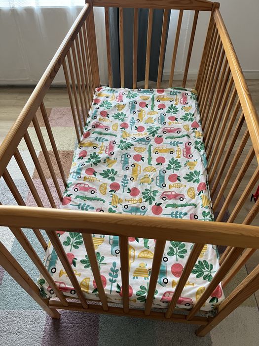 Vand patut lemn cu saltea 120 x 60 + accesorii