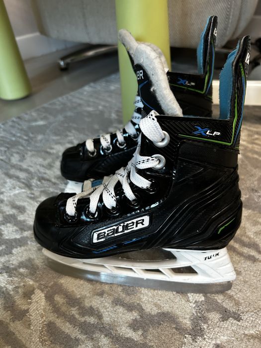 Хоккейные коньки