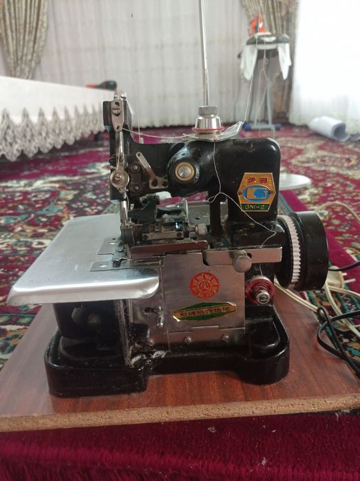 Tikuv mashinasi sotiladi uchta ipli  ОВЕРЛОК