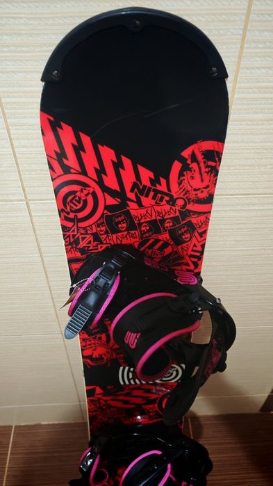 Placa snowboard Nitro 142 cm-legaturi boots Burton dama