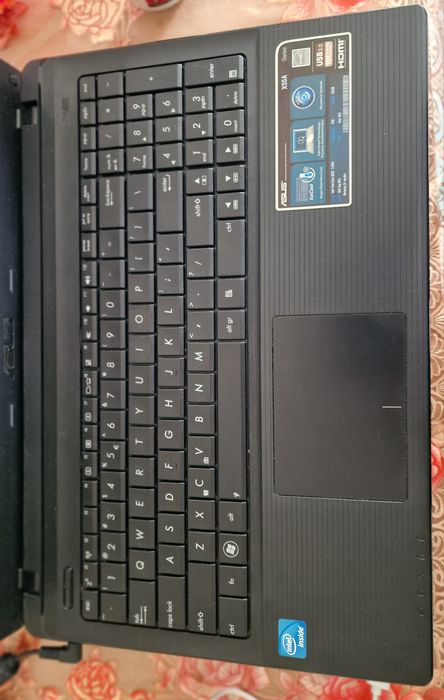 Asus x55a  4gb Ram+ 320 gb hdd