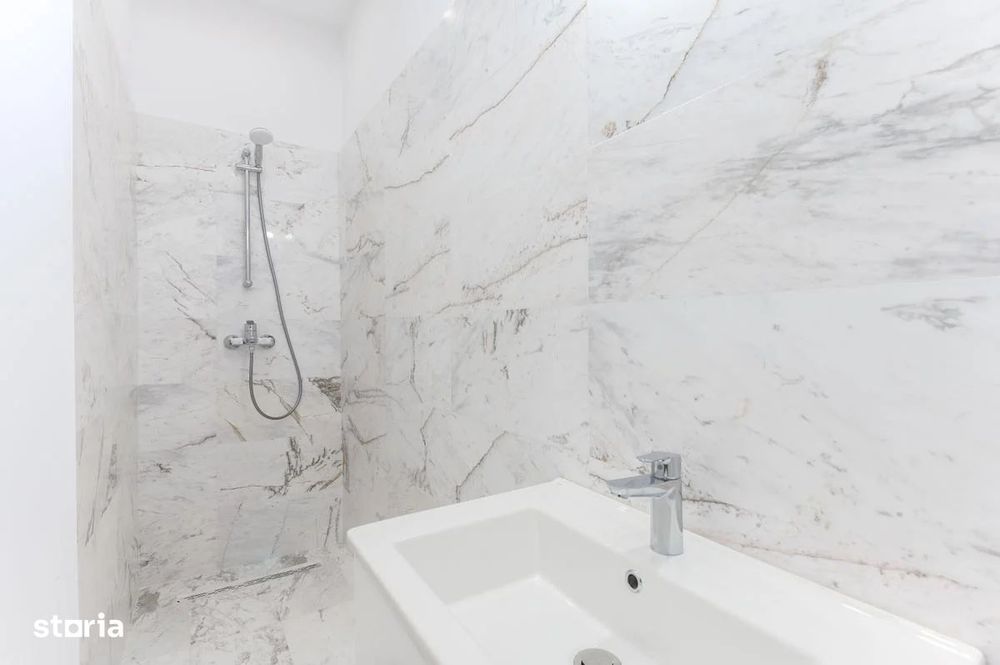 De vanzare casa P+1  120 mp utili 4 camere curte 130 mp
