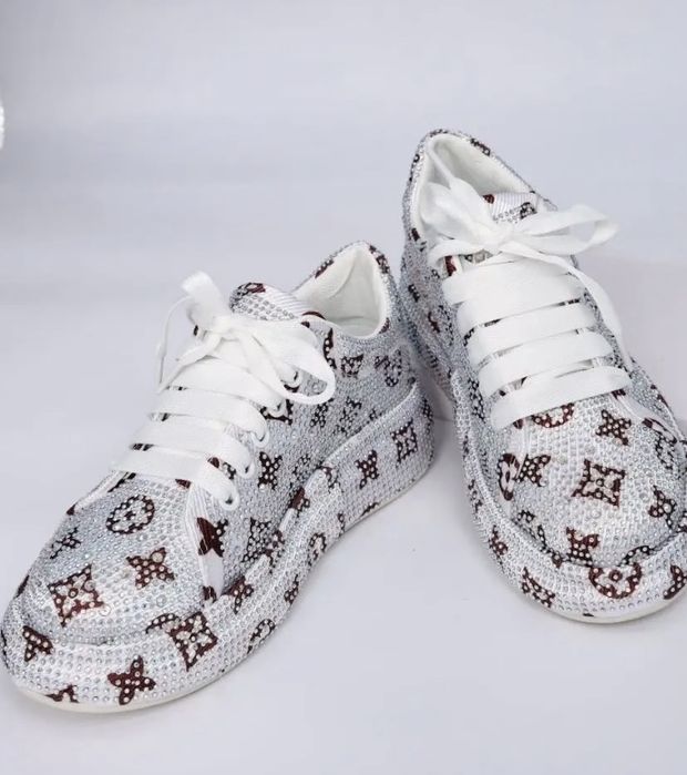 Кроссовки женские