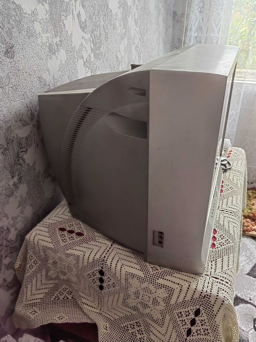 телевизори - "samsung" и "LG"  21 "