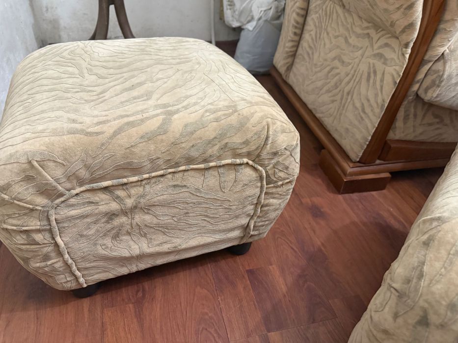 СПЕШНО! Комплект дивани с фотьойли и табуретки – Кубратово