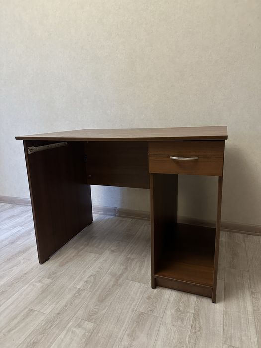 Продам компьютерный стол