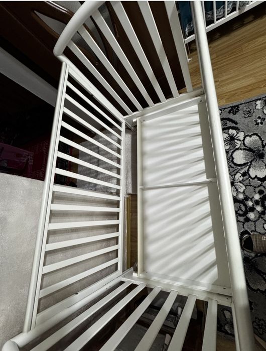 Vând pătuț Pali .