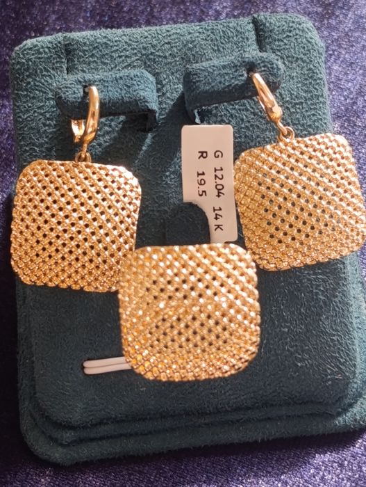 Золотая комплект кольцо и серьги,проба 585 вес  12,04 размер 19, 5