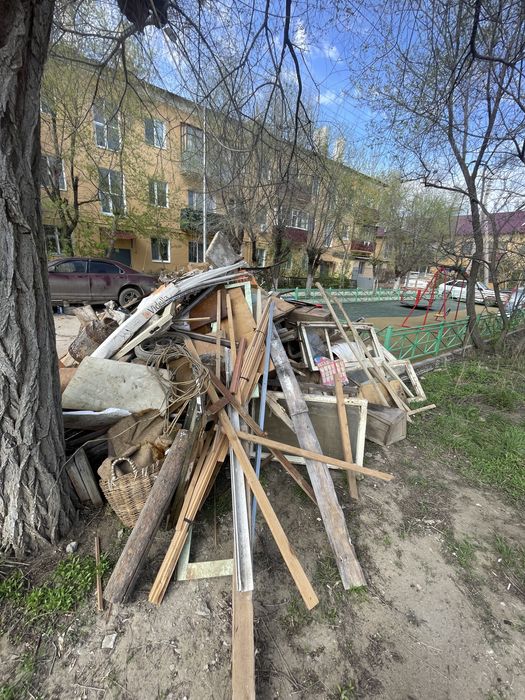 Отдам доски, дрова, старые, двери, полки  и прочее