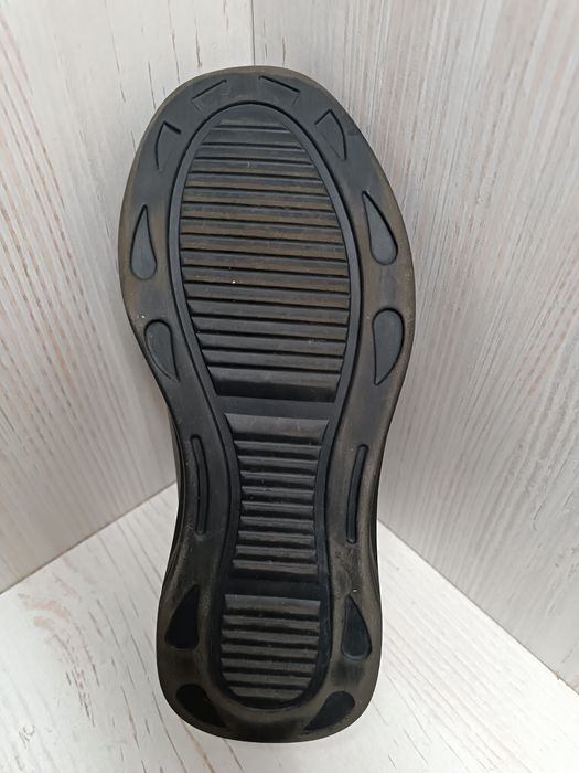 Продам туфли на мальчика