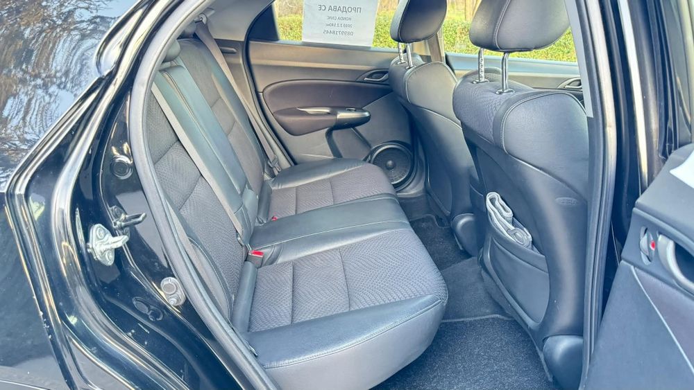 Honda Civic 
2.2 Дизел
140 Коня 
2010г