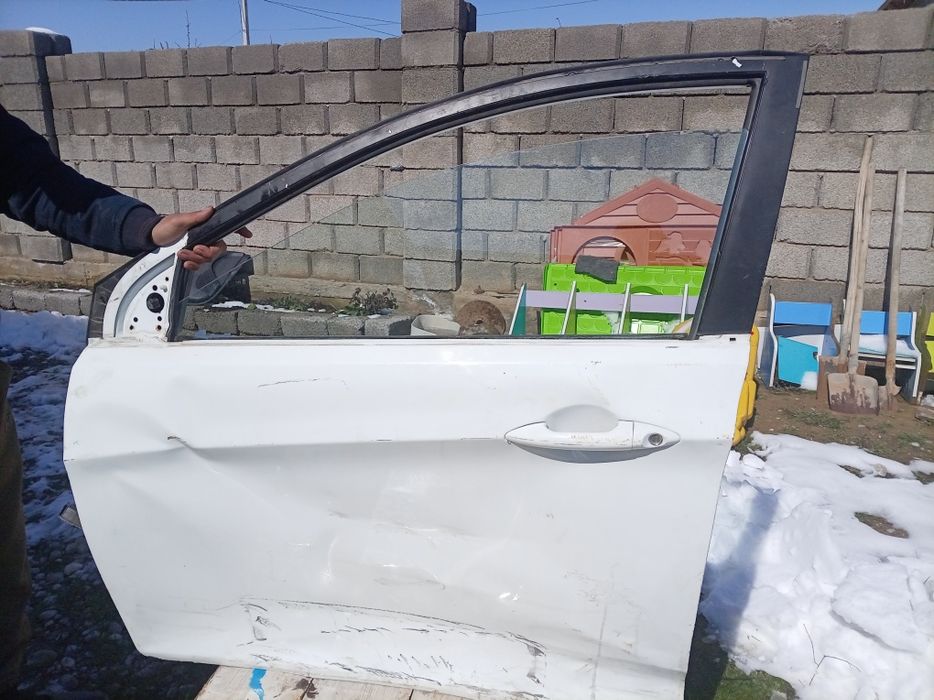 Продам дверь на Хюндай акцент