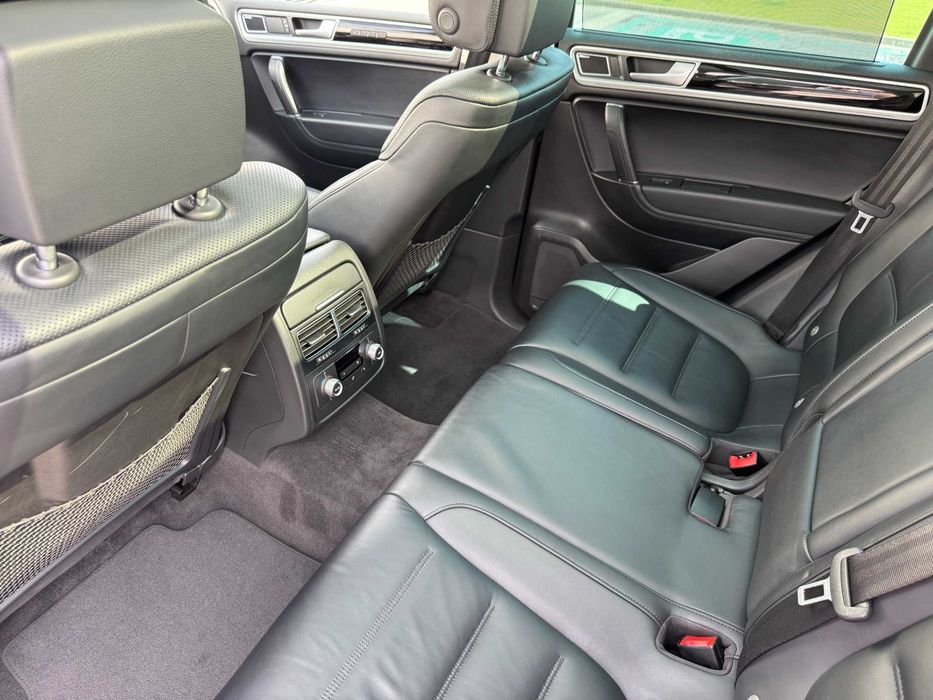 VW Touareg R-Line 2016 • 3.0 V6 TDI 262 CP • Euro 6 • Motor Recondiționat • Suspensie Pneumatică • Panoramic • ACC • Full Option