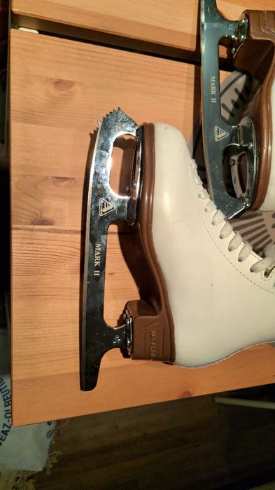 Patine marime cu sireturi marime 32-33