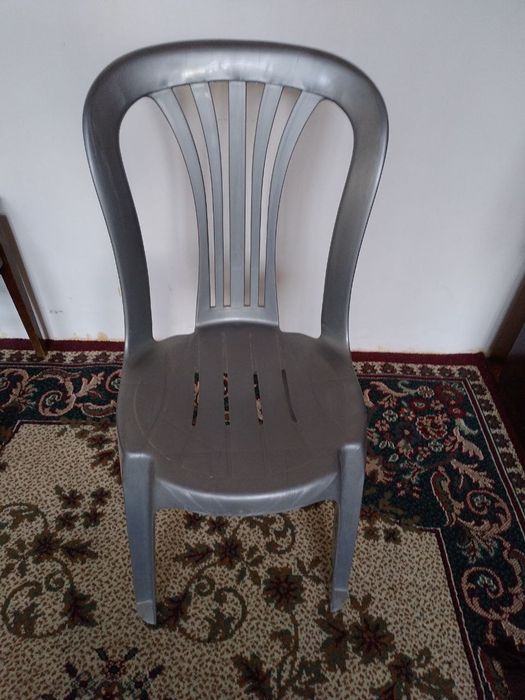 Yangi Plastmassa stul