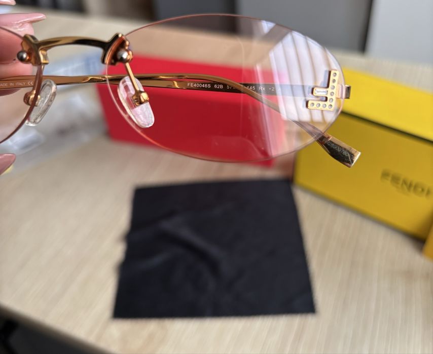 Дамски слънчеви очила Fendi